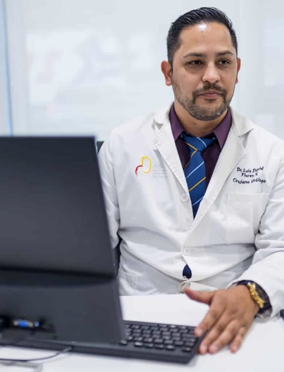 Dr. Luis David Flores